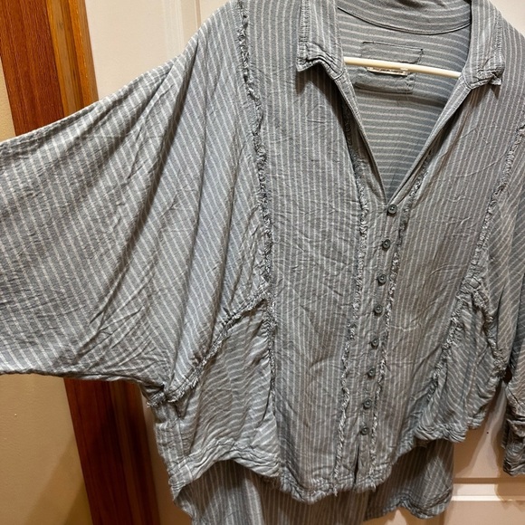 Free People We the free oversized Chambray white and blue stripe shirt Sz Small - Picture 5 of 8
